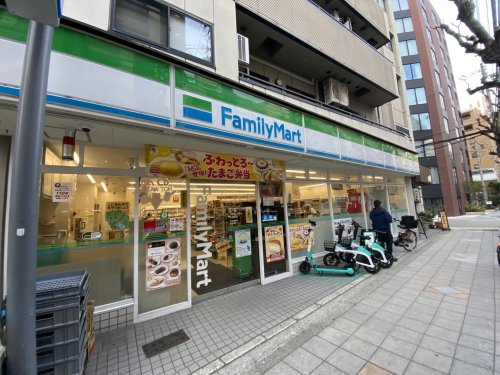 コンビニ　ファミリーマート 釣鐘町店（コンビニ）まで253m