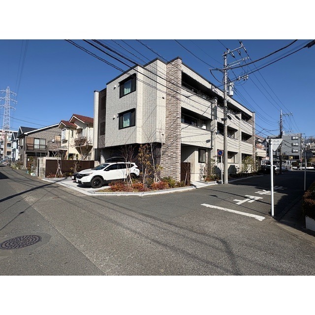 建物外観　重厚感のある佇まい♪