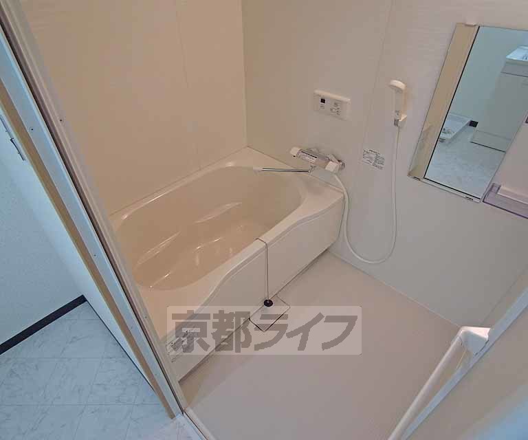 バス・シャワールーム　ゆったりとした浴槽
