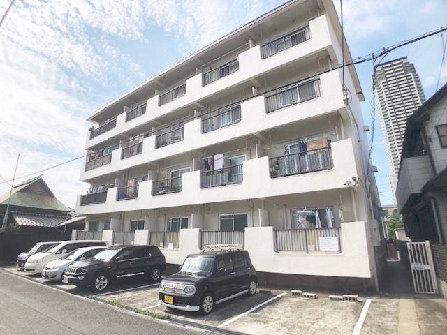 建物外観　鉄筋コンクリート造りの建物です。