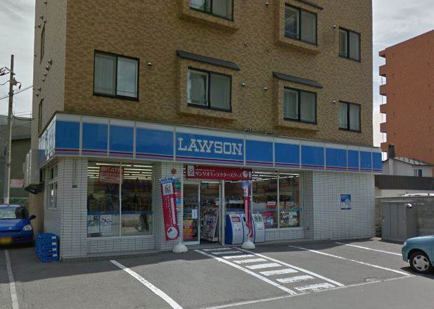 コンビニ　ローソン札幌南10条店（コンビニ）まで1m