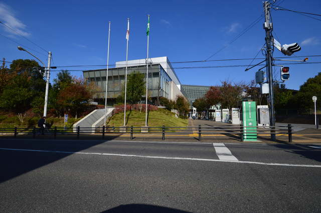 図書館　千葉市中央図書館（図書館）まで718m