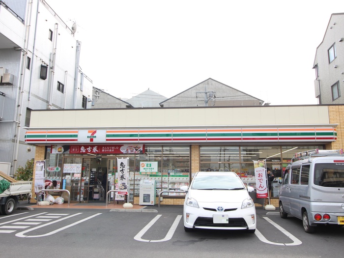 コンビニ　セブンイレブン（コンビニ）まで298m