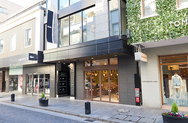 ショッピングセンター　Amway Plaza Yokohama(アムウェイ・プラザ（ショッピングセンター）まで847m