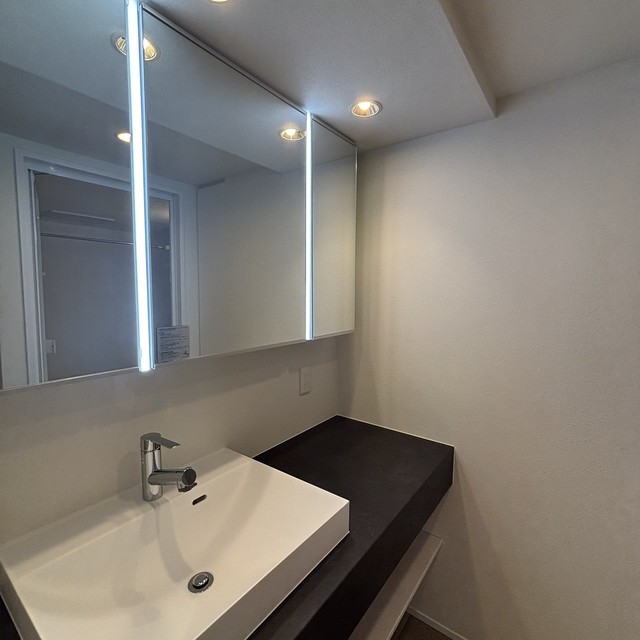 洗面設備　※写真は同タイプ住戸です。