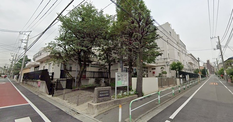 小学校　世田谷区立九品仏小学校（九品仏）（小学校）まで119m