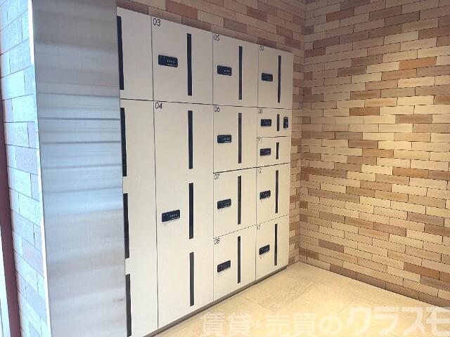 エントランス　留守中の荷物の受取は宅配ＢＯＸで♪