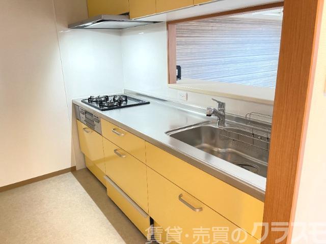 キッチン　効率よくお料理できる３口コンロ付き♪
