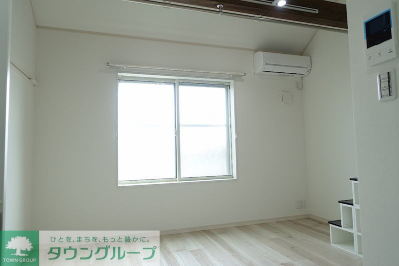 居室・リビング　天井が高く開放感があります！