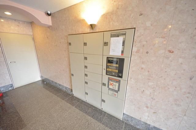 エントランス　♪通販生活に欠かせない宅配ＢＯＸ付き♪
