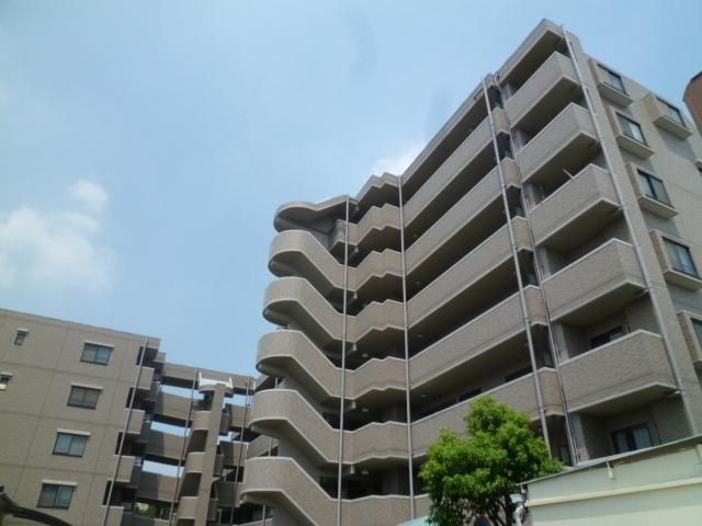 建物外観　♪重厚感ある建物ですね♪
