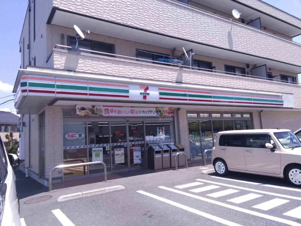 コンビニ　セブンイレブン（コンビニ）まで520m