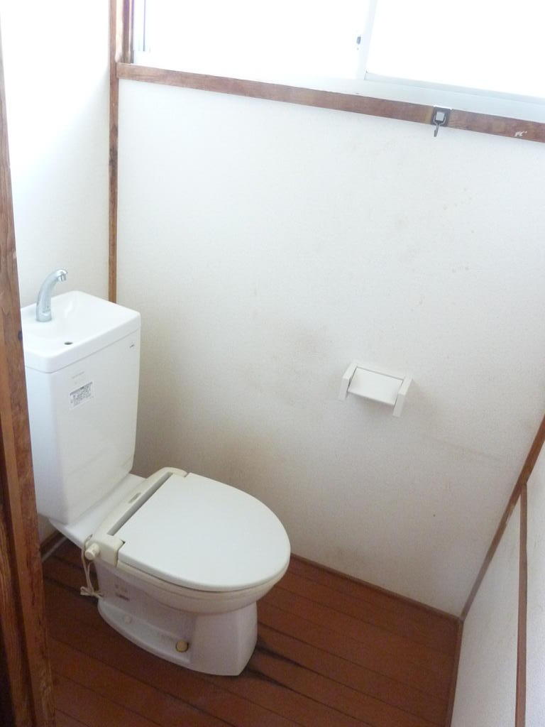 久保田一戸建て住宅のトイレ写真