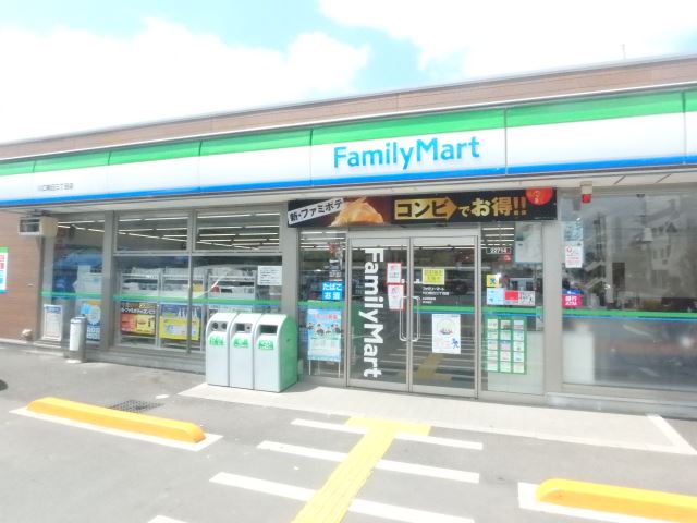 コンビニ　ファミリーマート（コンビニ）まで390m