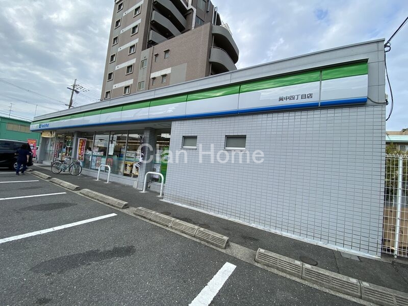 コンビニ　ファミリーマート巽中四丁目店（コンビニ）まで221m