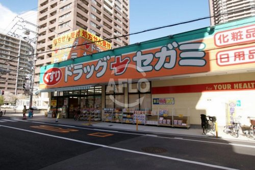 ドラックストア　ドラッグセガミ上本町店（ドラッグストア）まで100m