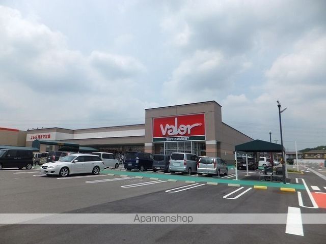 スーパー　バロー小牧岩崎店（スーパー）まで526m