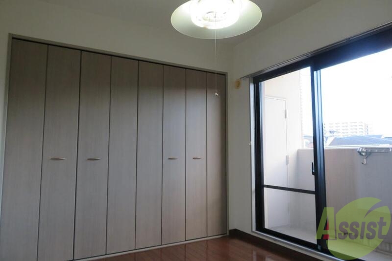 その他部屋・スペース　各部屋に窓が付いていて、お部屋が明るいですねー。