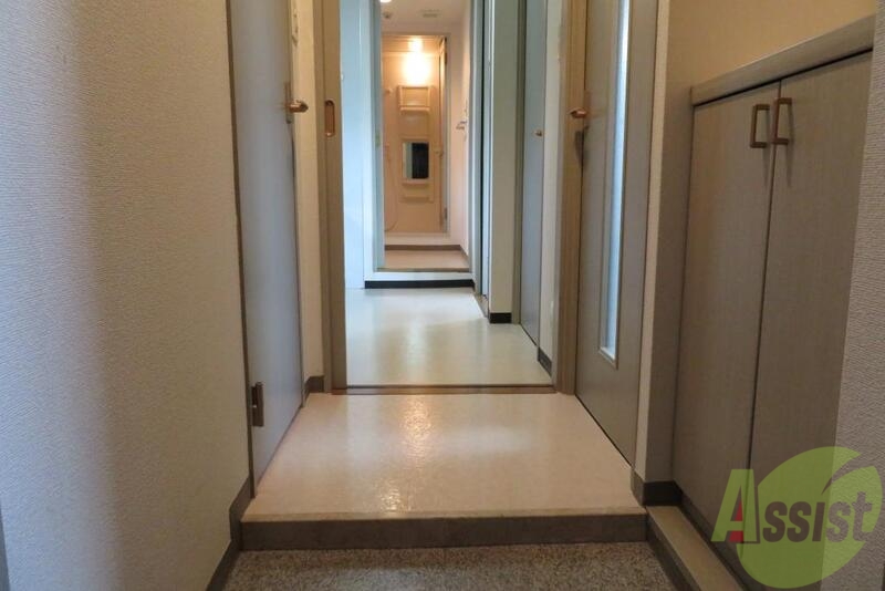 玄関　玄関から一直線にお風呂がありますねー。覗きはだめですよー。