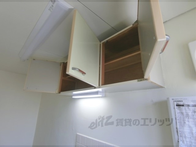 収納　上部収納