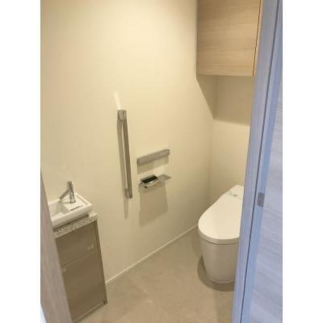 トイレ　※写真は同タイプ住戸です。