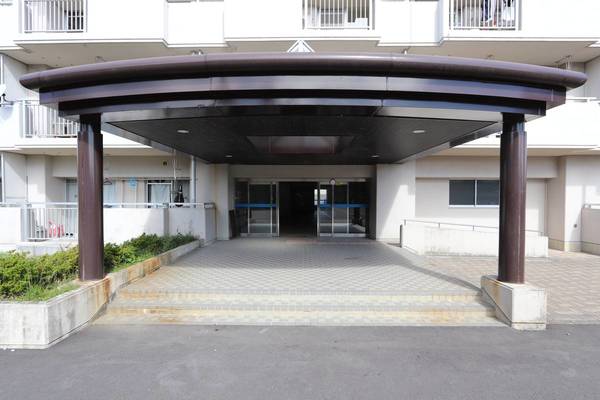 エントランス　建物の内部です