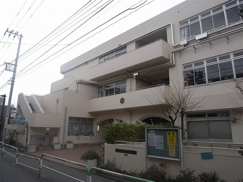小学校　新宿区立富久小学校（小学校）まで480m