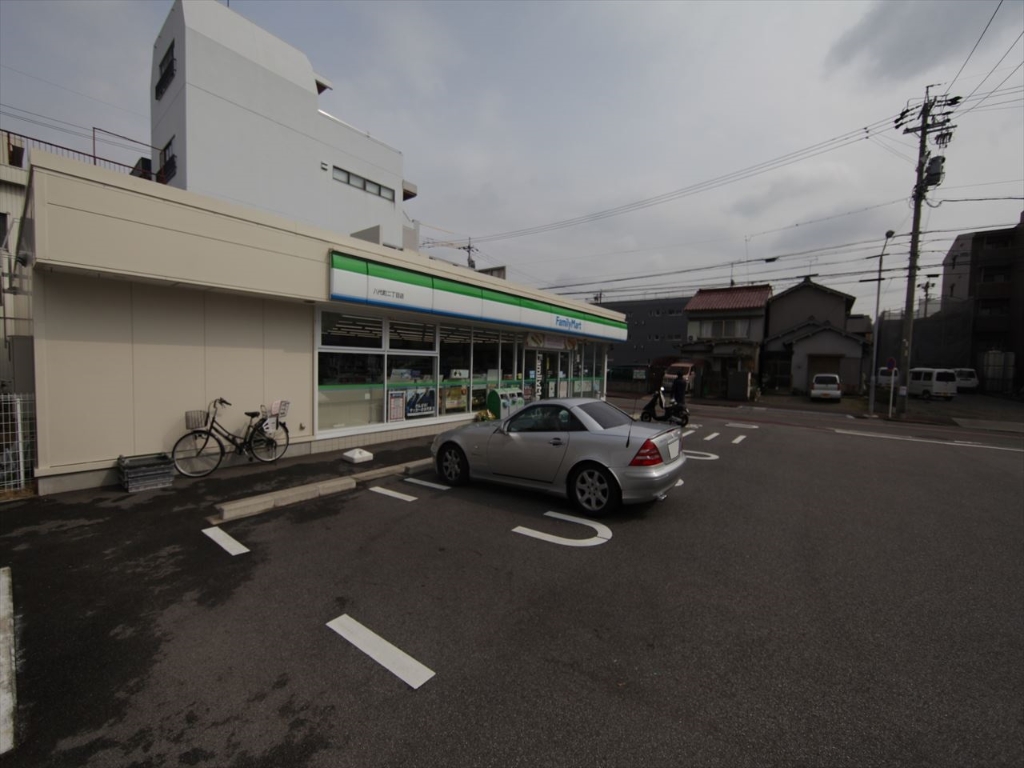コンビニ　ファミリーマート 八代町2丁目店（コンビニ）（コンビニ）まで265m