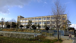 小学校　神戸市立岩岡小学校（小学校）まで1694m