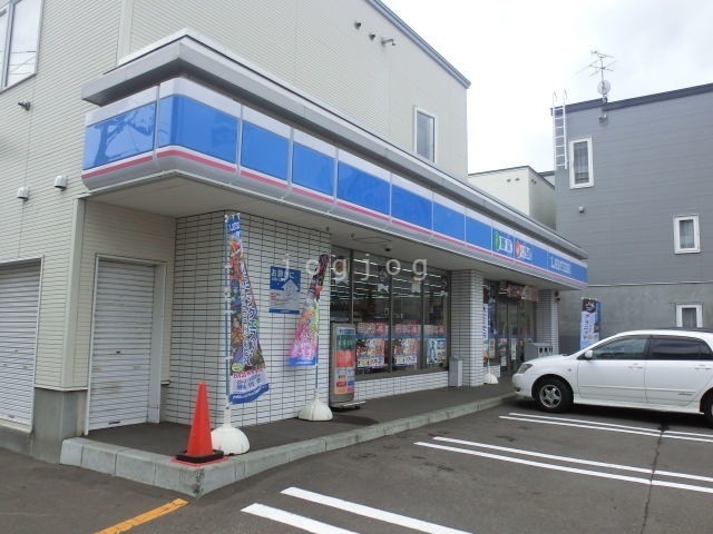 コンビニ　ローソン札幌西野1条店（コンビニ）まで714m