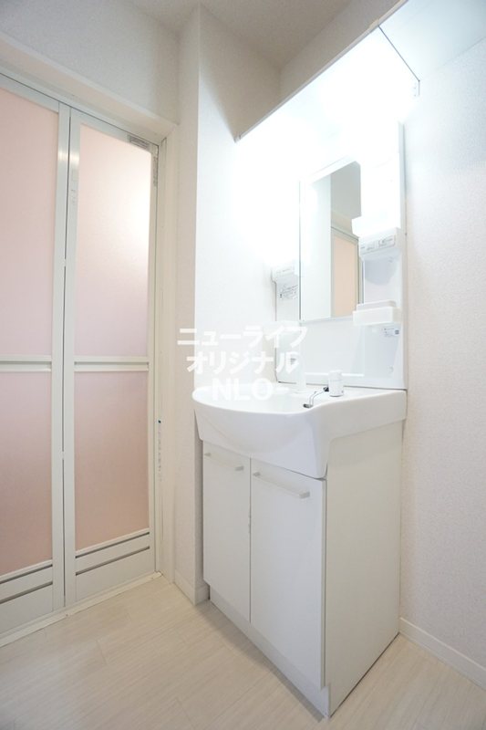 洗面設備　忙しい朝の身支度に役立つ洗髪洗面台☆