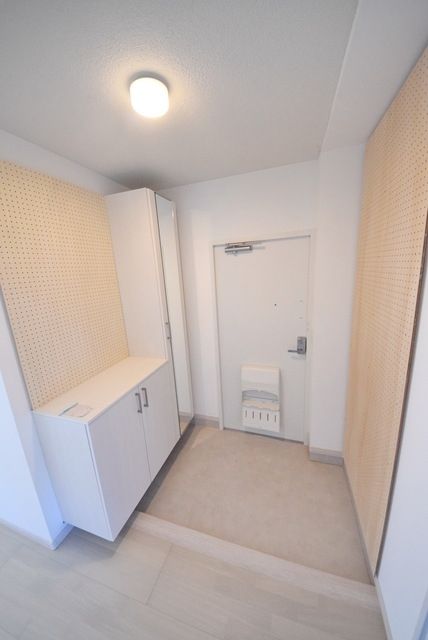 玄関　※同建物同タイプ間取イメージです