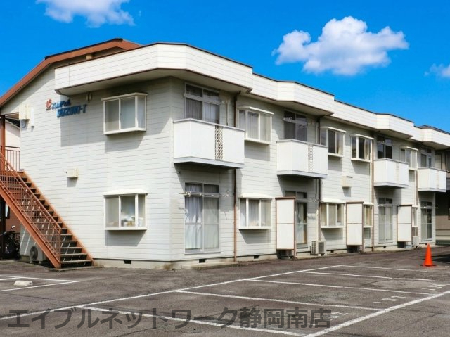 建物外観　外観は落ち着いています