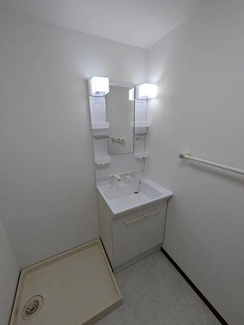 洗面設備　別部屋参考写真です