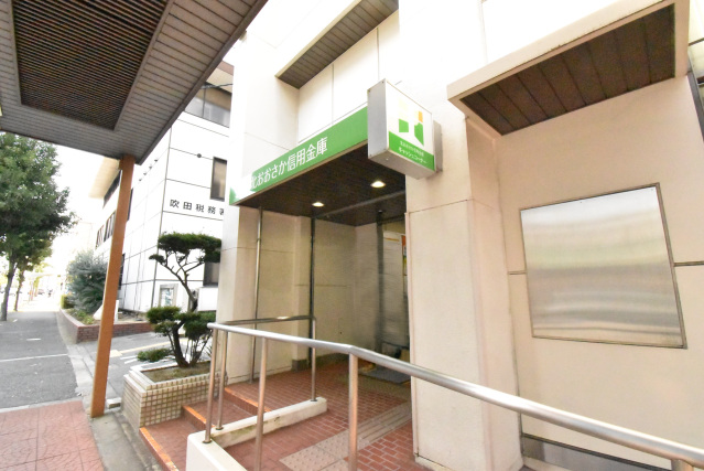 銀行　北おおさか信用金庫片山支店（銀行）まで596m