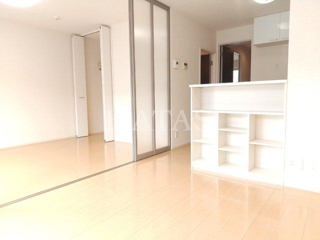 居室・リビング　同物件別部屋です