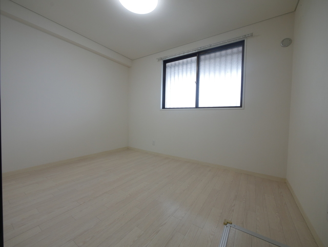 その他部屋・スペース　★明るい洋室で住み心地が良さそうですね★