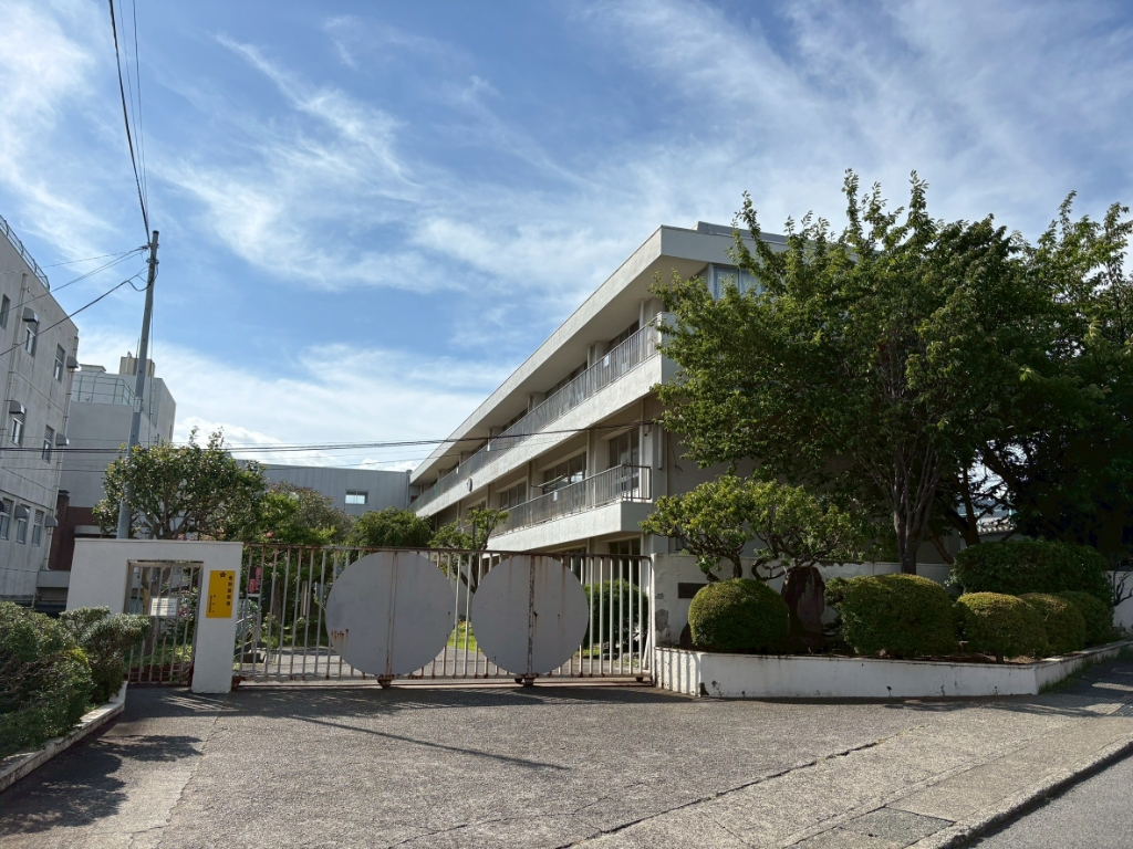 小学校　秦野市立大根小学校（小学校）まで342m