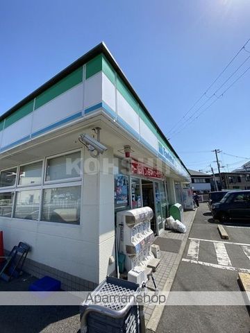 コンビニ　ファミリーマート（コンビニ）まで719m