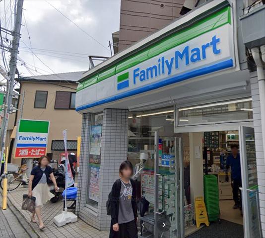 コンビニ　ファミリーマート（コンビニ）まで501m