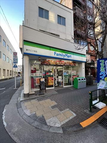 コンビニ　ファミリーマート（コンビニ）まで215m