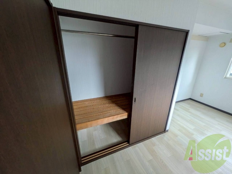 収納　寝室の収納です。部屋がすっきり片付きます。