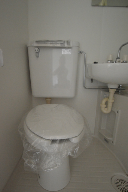 地下鉄谷町線 中崎町駅 徒歩5分 4階建 築38年のトイレ写真