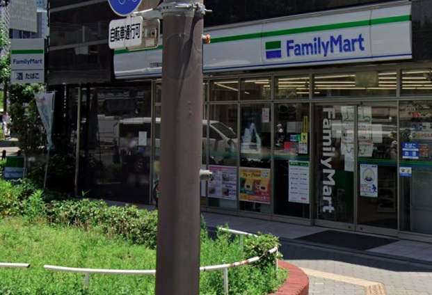 コンビニ　ファミリーマート 江戸堀なにわ筋店（コンビニ）まで59m