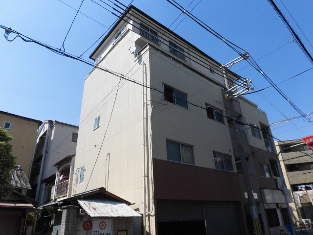 建物外観　角地なので日光がよく当たります