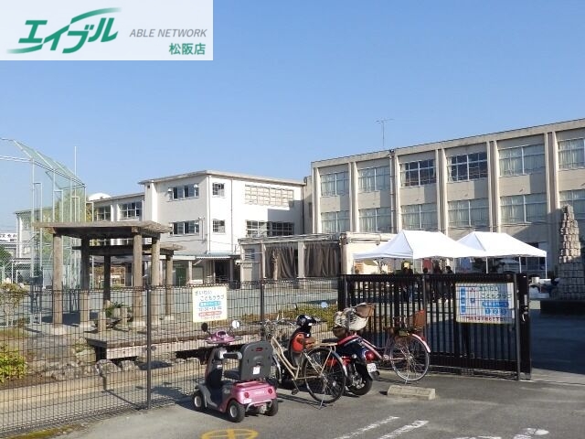 小学校　松阪市立幸小学校（小学校）まで330m