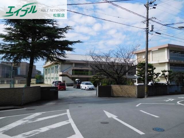 中学校　松阪市立殿町中学校（中学校）まで604m