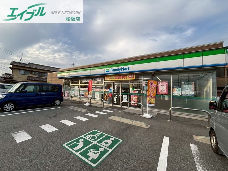 コンビニ　ファミリーマート松阪黒田町店（コンビニ）まで504m