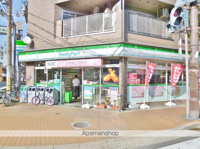 コンビニ　ファミリーマート（コンビニ）まで690m