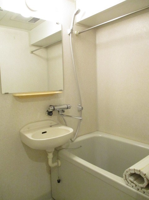 バス・シャワールーム　※別部屋の参考写真です。